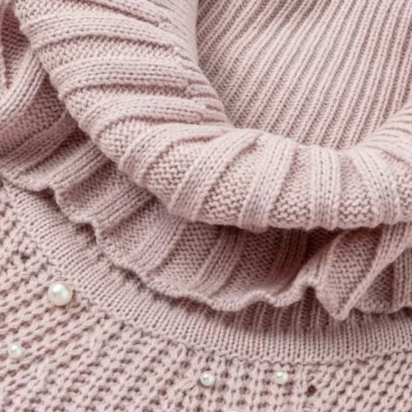 Loose Turtleneck Pearl Pink Sweater - Picture 4 of 8